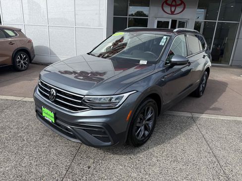 Used 2022 Volkswagen Tiguan SE AWD/4WD image 2