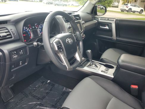 Used 2018 Toyota 4Runner 4WD image 15