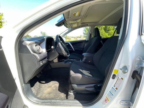 Used 2018 Toyota RAV4 XLE w/ Plus Extra Value Package AWD/4WD image 4
