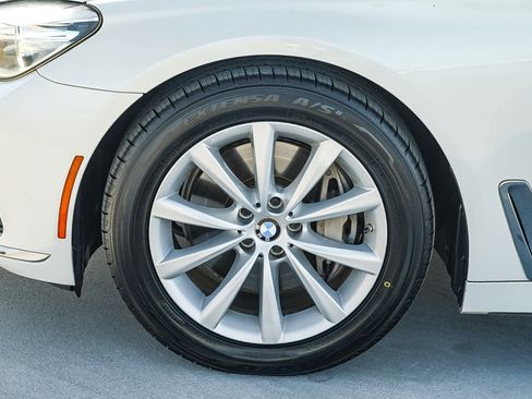 Used 2019 BMW 740i image 11