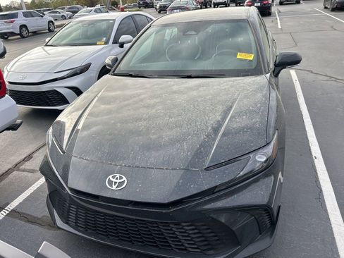 Used 2025 Toyota Camry SE w/ Convenience Package image 11