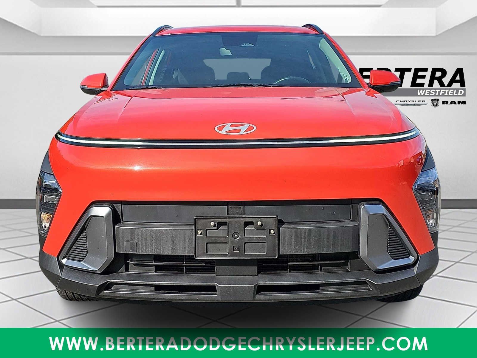 Used 2024 Hyundai Kona SEL AWD/4WD image 2