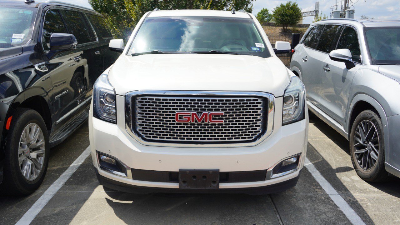 Used 2015 GMC Yukon Denali w/ Touring Package RWD image 2