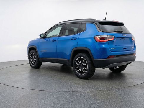 Used 2025 Jeep Compass Trailhawk AWD/4WD image 5