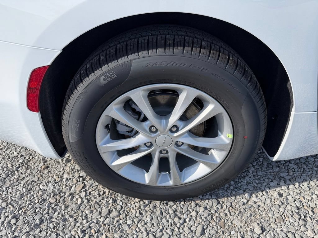 New 2027 Chrysler Pacifica Select FWD image 34