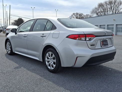 Used 2025 Toyota Corolla LE FWD image 5