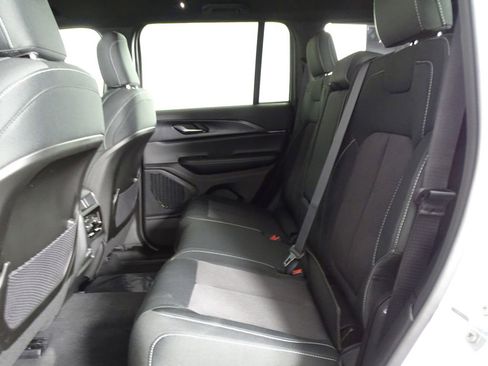 New 2025 Jeep Grand Cherokee Laredo image 11