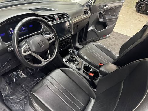 Used 2022 Volkswagen Tiguan SE image 32