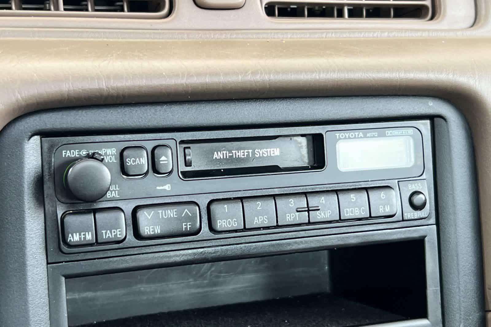 Used 1997 Toyota Camry LE w/ Leather Trim Pkg FWD image 19