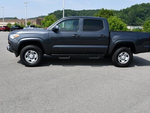 Used 2022 Toyota Tacoma SR image 4