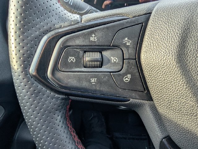 Used 2024 Chevrolet Trax RS w/ Sunroof Package FWD image 18