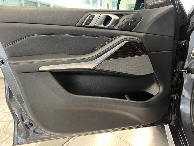 Used 2019 BMW X5 xDrive40i w/ M Sport Package AWD/4WD image 12