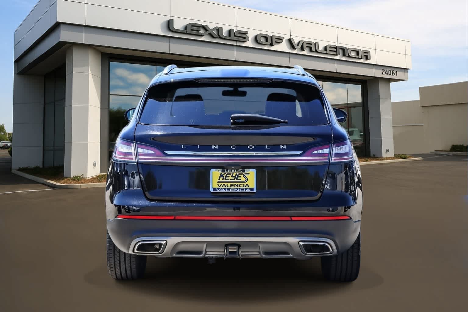 Used 2022 Lincoln Nautilus Reserve w/ Monochromatic Package AWD/4WD image 3