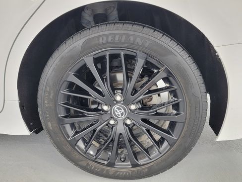 Used 2020 Toyota Camry SE FWD image 11