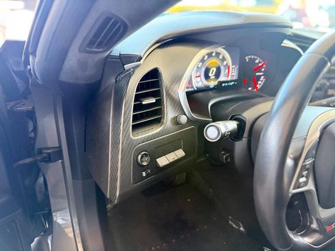 Used 2015 Chevrolet Corvette Z06 w/ 3LZ Preferred Equipment Group image 44