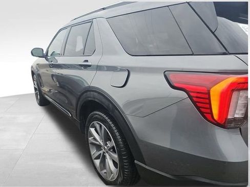 Used 2025 Ford Explorer Platinum w/ Ultimate Package image 4