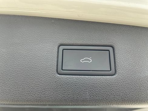 Used 2024 Volkswagen Tiguan SE FWD image 23