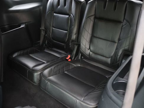 Used 2018 Ford Explorer Platinum image 14