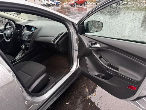 Used 2018 Ford Focus SE image 9