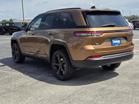 New 2026 Jeep Grand Cherokee Limited w/ Limited Altitude Package RWD image 4