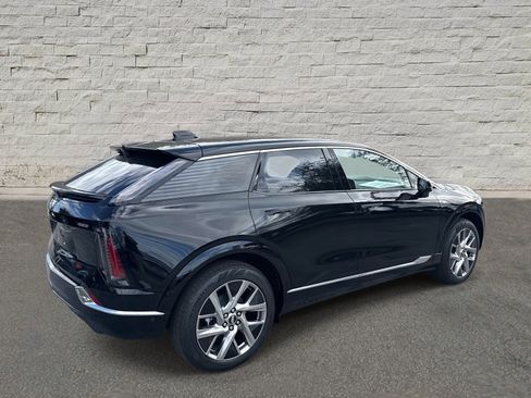 New 2026 Cadillac Optiq Luxury 1 image 5