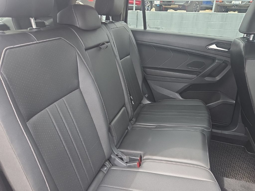 Used 2023 Volkswagen Tiguan SE R-Line FWD image 11