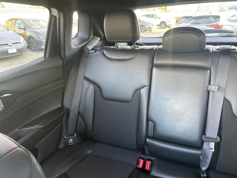 Used 2025 Jeep Compass Trailhawk image 38