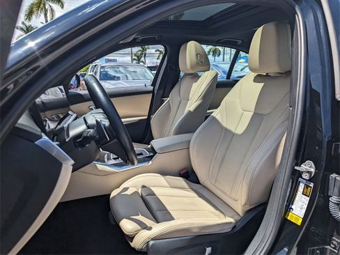 Used 2023 BMW 330i Sedan w/ Premium Package image 5