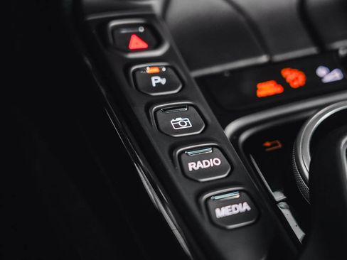 Used 2021 Aston Martin V8 Vantage Coupe image 47