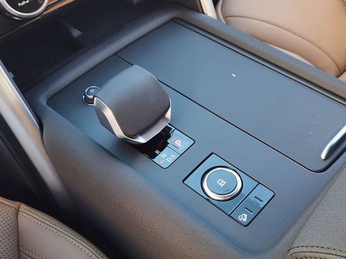 Used 2026 Land Rover Discovery Limited Edition image 15