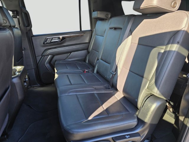 Used 2025 Chevrolet Suburban Z71 AWD/4WD image 19