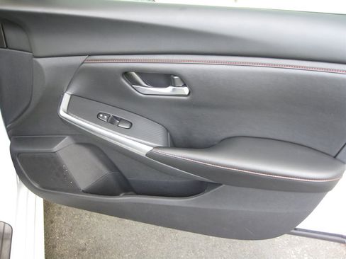 Used 2025 Nissan Sentra SR FWD image 38