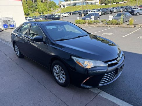 Used 2016 Toyota Camry LE FWD image 6