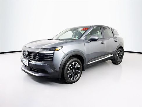 Used 2025 Nissan Kicks SV w/ Illumination Package AWD/4WD image 3