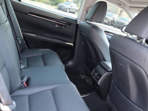 Used 2018 Lexus ES 300h w/ Navigation Package FWD image 16