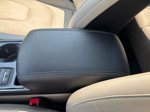 Used 2019 Ford Edge Titanium w/ Equipment Group 301A AWD/4WD image 27