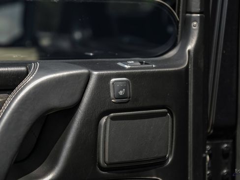 Used 2017 Mercedes-Benz G 550 Squared image 93