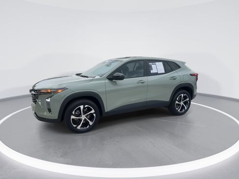 Certified 2024 Chevrolet Trax RS w/ Driver Confidence Package image 5