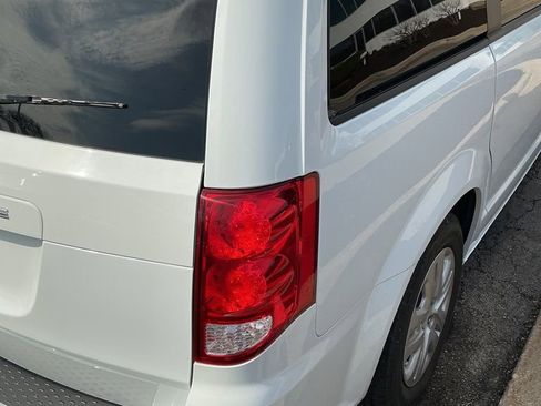 Used 2019 Dodge Grand Caravan SE image 6