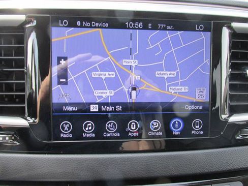 Used 2017 Chrysler Pacifica Touring-L FWD image 12