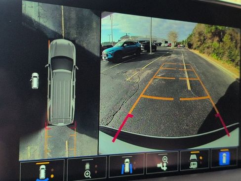 Used 2023 Chevrolet Suburban Z71 w/ Luxury Package image 20