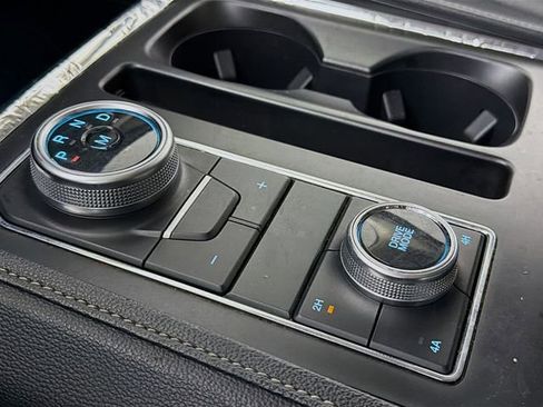 Used 2024 Ford Expedition Max XLT image 18