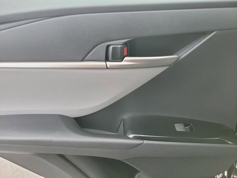 Used 2025 Toyota Camry LE image 9