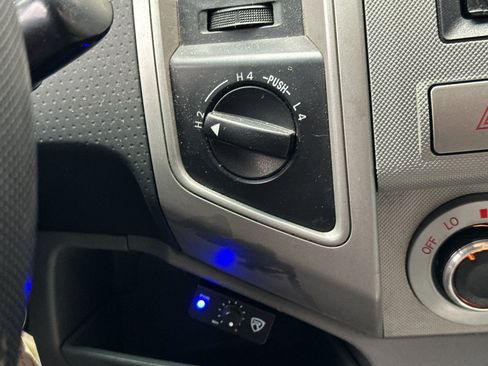 Used 2006 Toyota Tacoma Base image 19