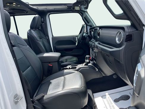 Used 2022 Jeep Wrangler Unlimited Sahara w/ Cold Weather Group image 24