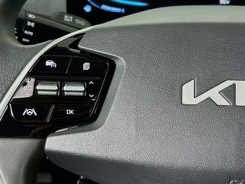 Used 2026 Kia Niro LX FWD image 11