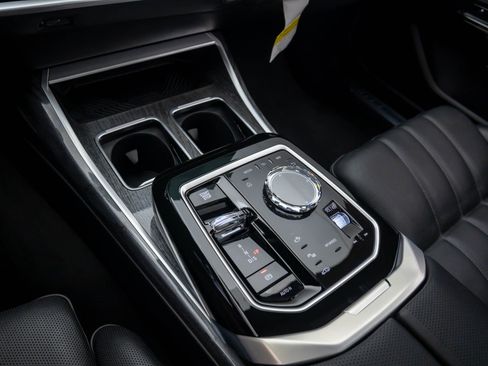 Used 2025 BMW 760i xDrive image 12