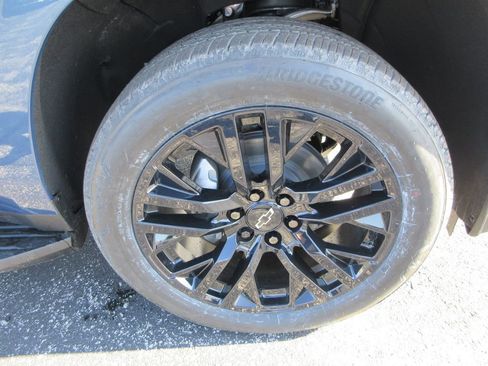 New 2026 Chevrolet Suburban Premier image 10