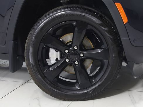 Used 2024 Jeep Grand Cherokee Limited w/ Luxury Tech Group II image 16