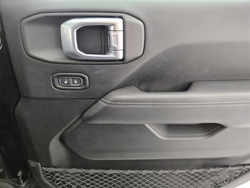 Used 2019 Jeep Wrangler Unlimited Sahara image 21
